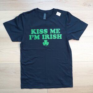 Kiss Me I'm Irish - New Small Black T-Shirt
